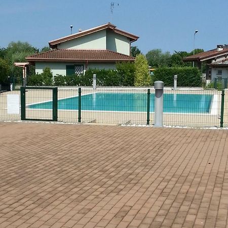 Peschiera Appartamenti Vacanze Peschiera del Garda Exterior photo